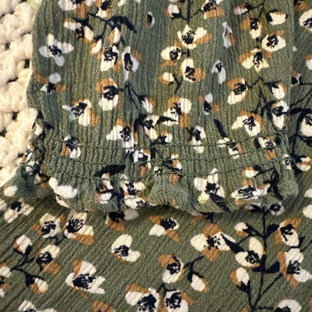 Monday Fun Green Floral Pleated Pullover 3/4 Sleeve V-Neck Blouse Size Small - Picture 3 of 16